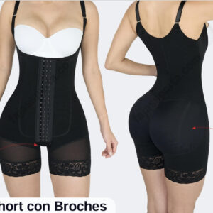 Bodyshort con Broches